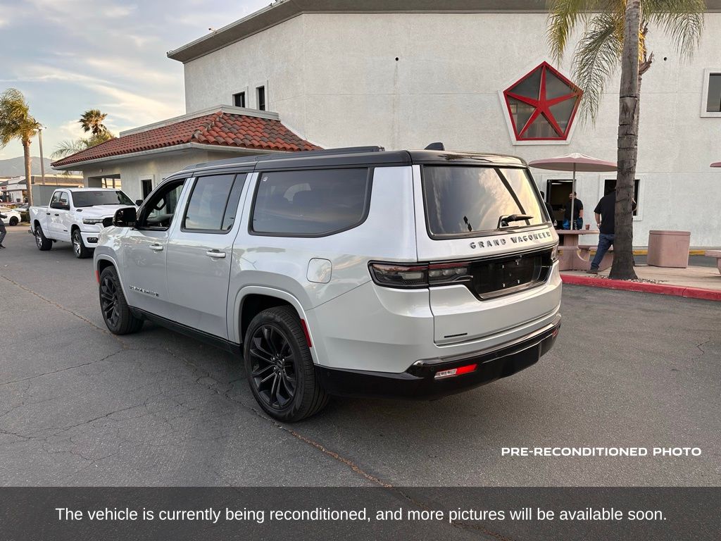 2023 Jeep Grand Wagoneer L Series III photo 3