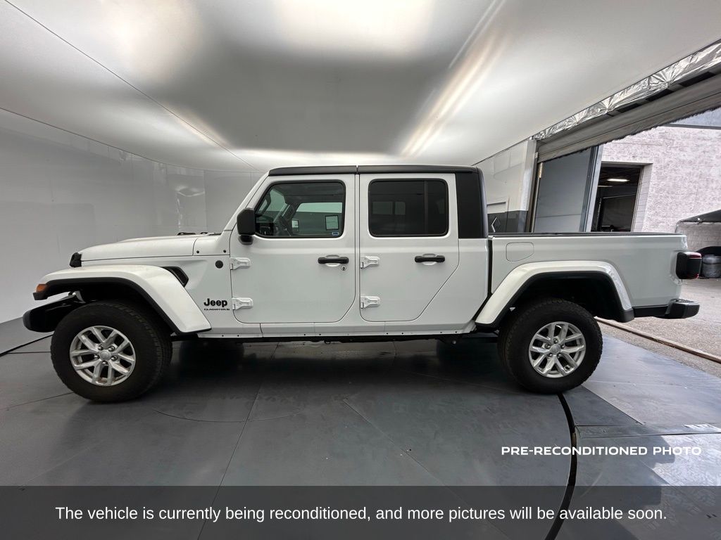 2023 Jeep Gladiator Sport photo 2