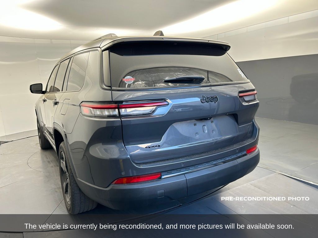 2023 Jeep Grand Cherokee Laredo photo 3