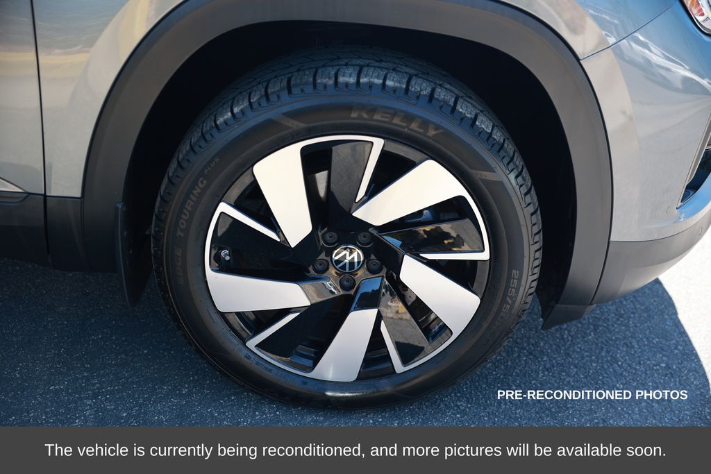 2024 Volkswagen Atlas Cross Sport 2.0T SE w/Technology photo 3
