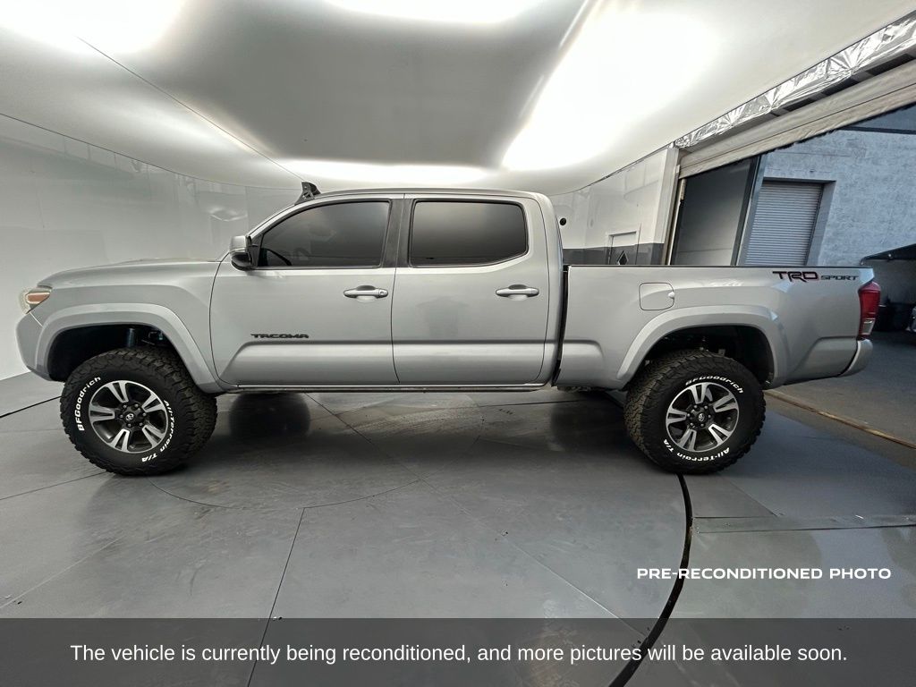2016 Toyota Tacoma TRD Sport V6 photo 2