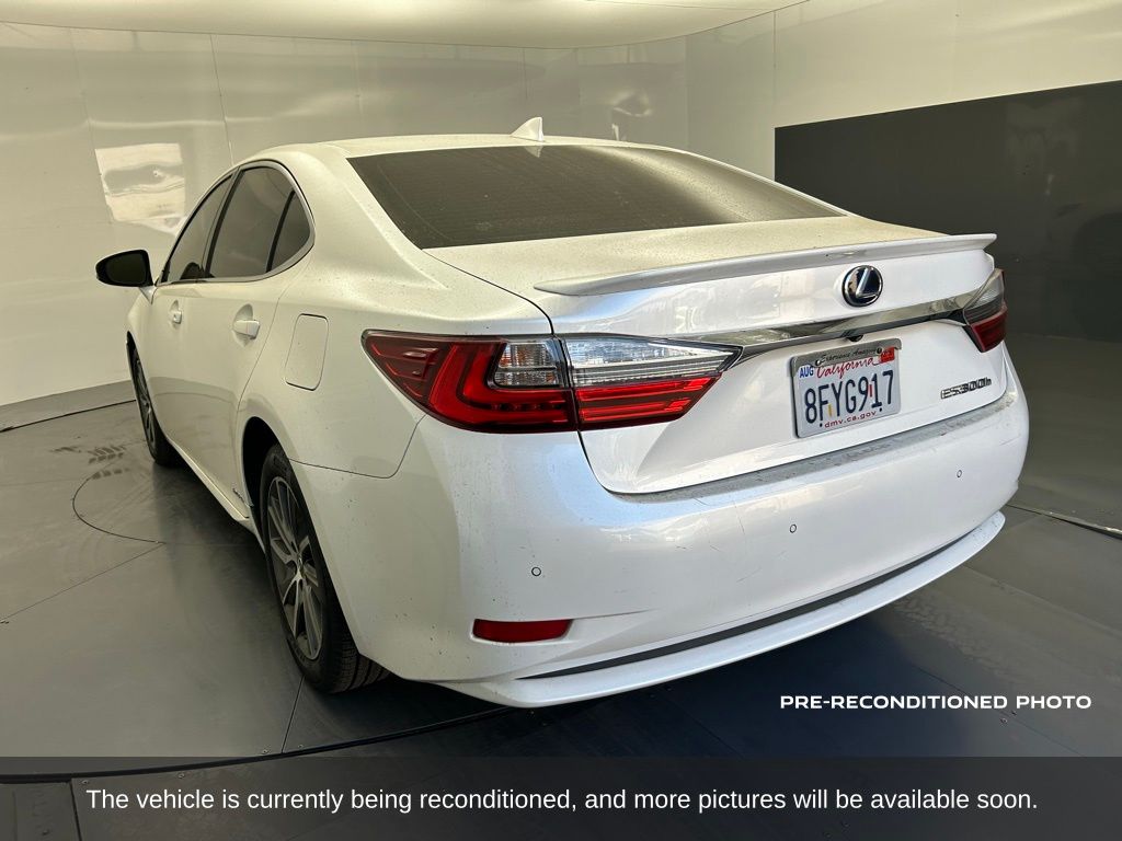 2018 Lexus ES 300h photo 3