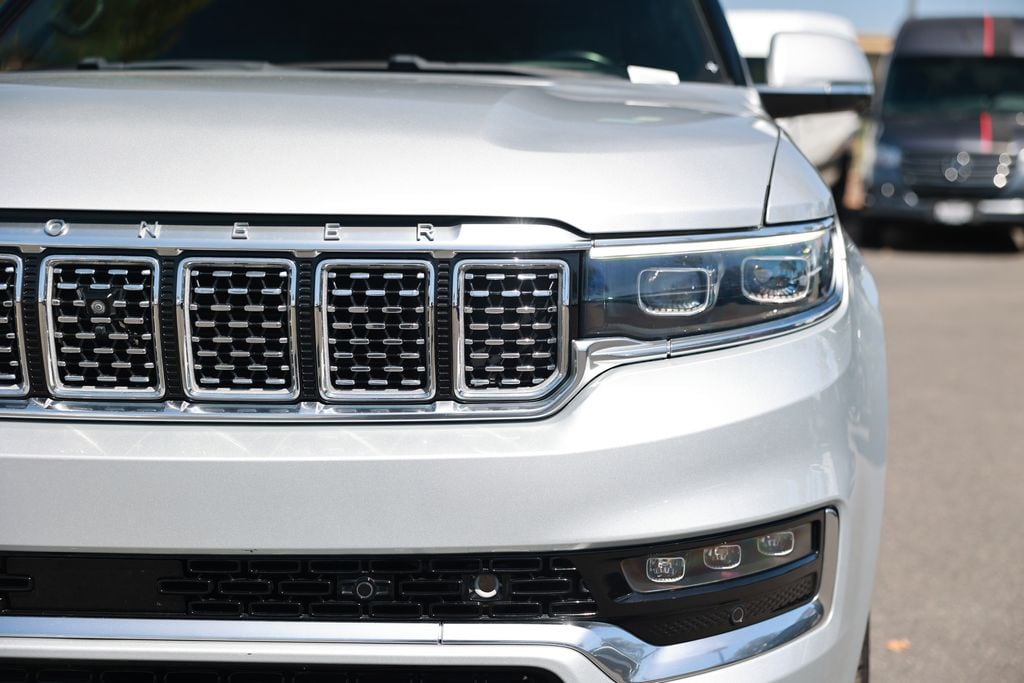 2022 Jeep Grand Wagoneer Series II photo 4