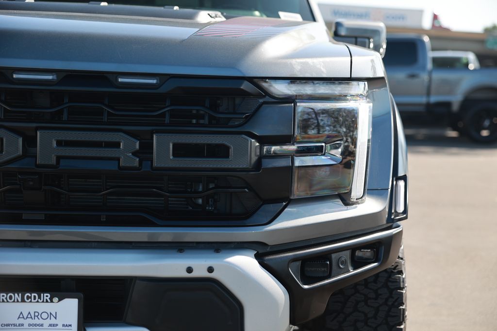 2025 Ford F-150 Raptor photo 4