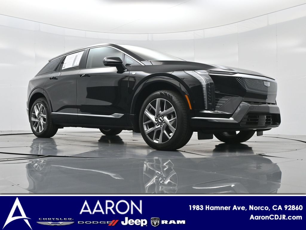 2025 Cadillac Optiq Luxury photo 2