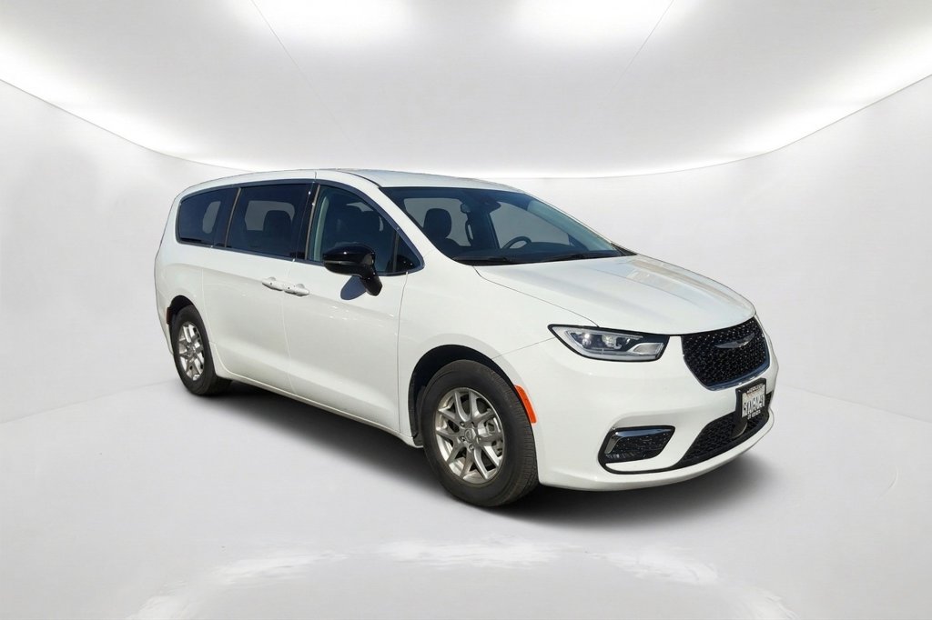 Certified 2026 Chrysler Pacifica Select Van Passenger Van