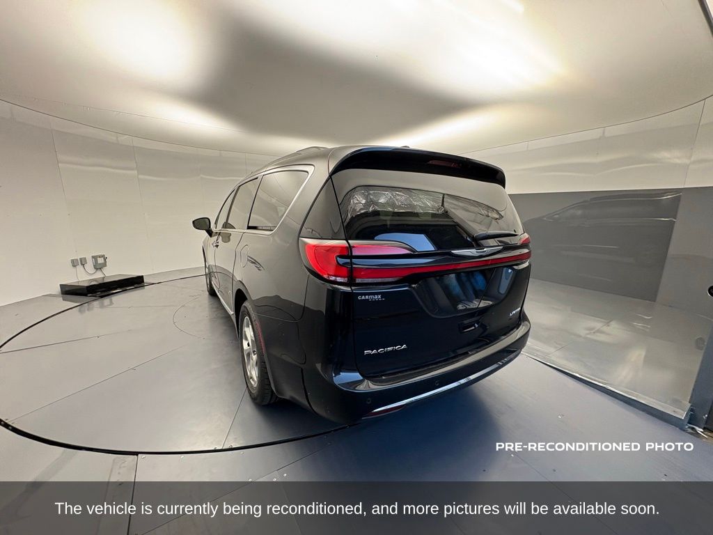 2023 Chrysler Pacifica Limited photo 3