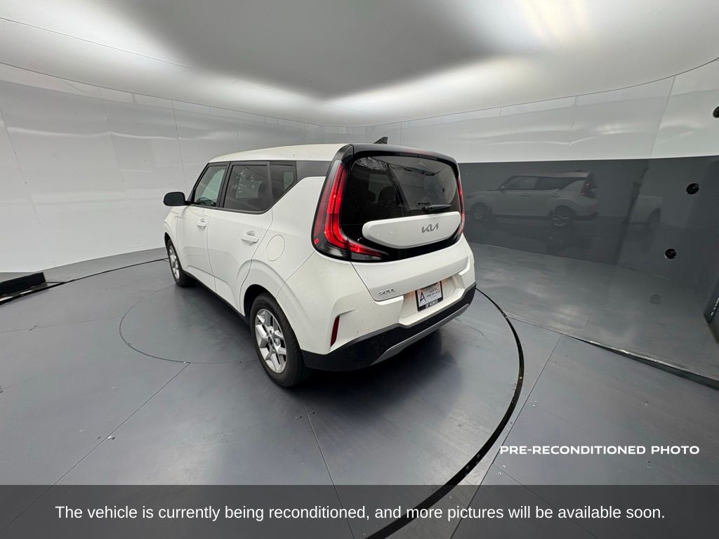 2023 Kia Soul LX photo 3