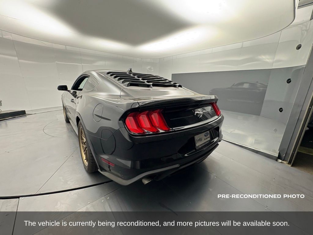 2022 Ford Mustang EcoBoost photo 2
