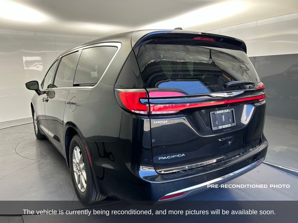 2023 Chrysler Pacifica Touring L photo 3
