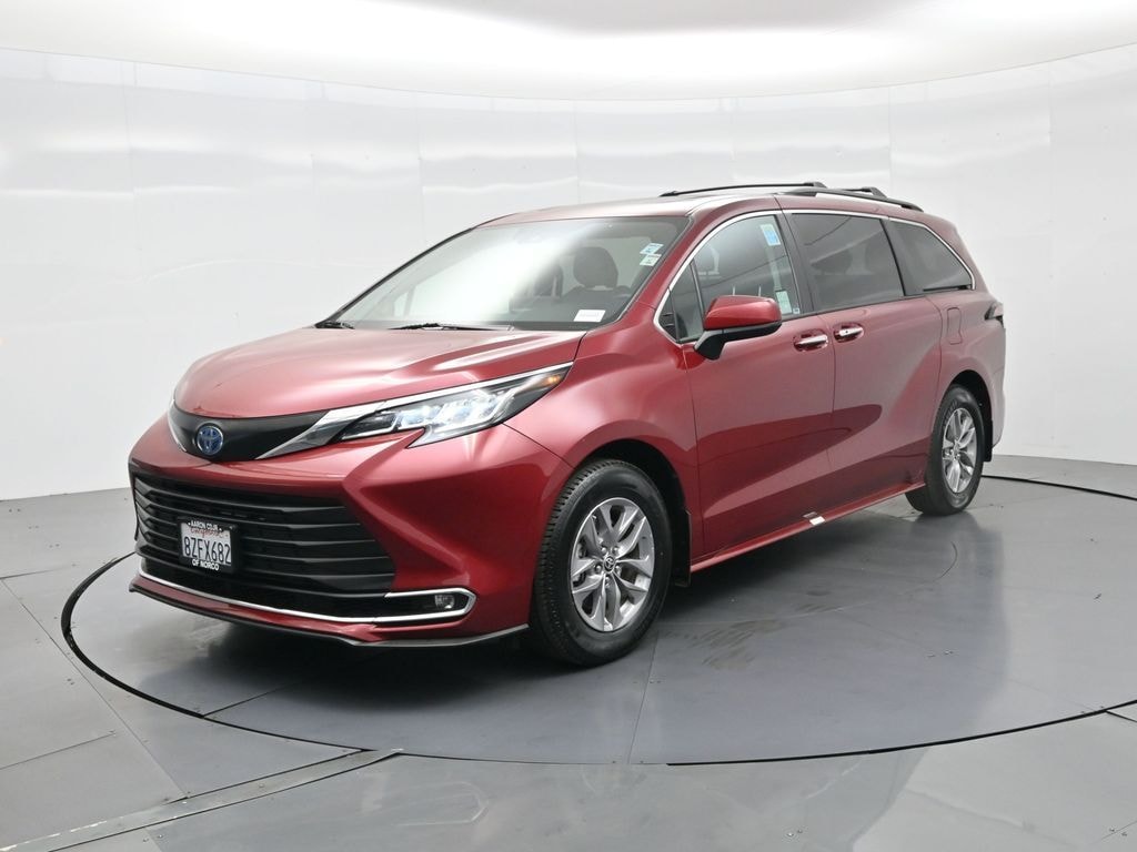 Used 2022 Toyota Sienna XLE 8 Passenger Van Passenger Van