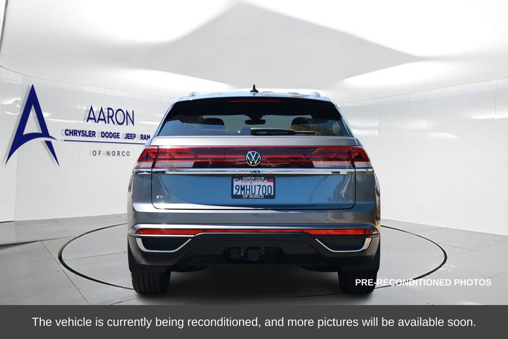 2024 Volkswagen Atlas Cross Sport 2.0T SE w/Technology photo 2