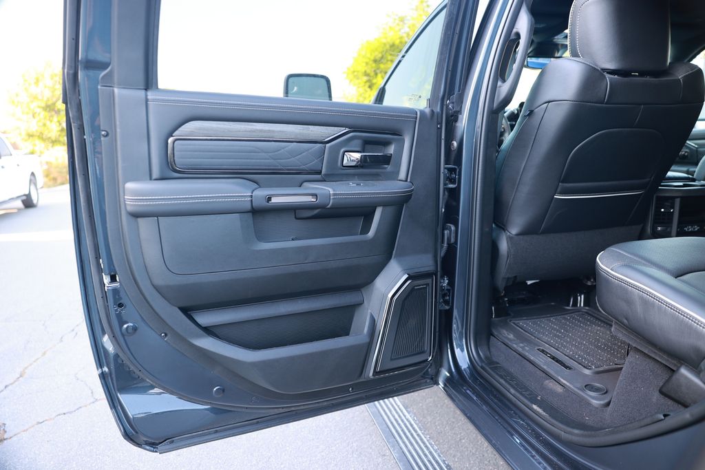 2026 RAM 3500 Limited - Photo 36