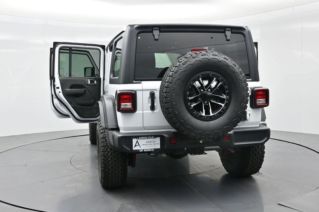 2025 Jeep Wrangler 4-Door Willys - Photo 38