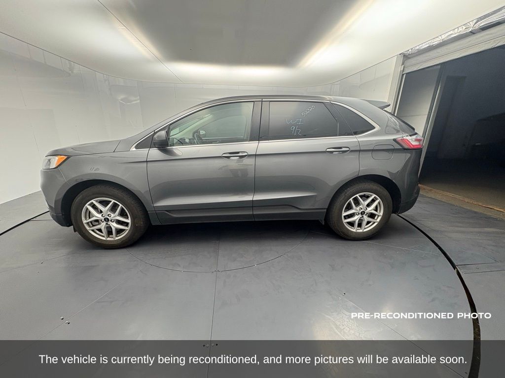 2024 Ford Edge SEL photo 2