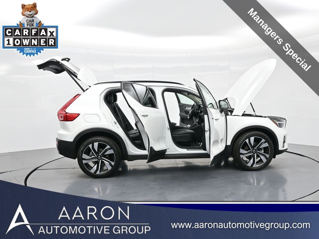 2023 Volvo XC40 AWD Ultimate photo 3