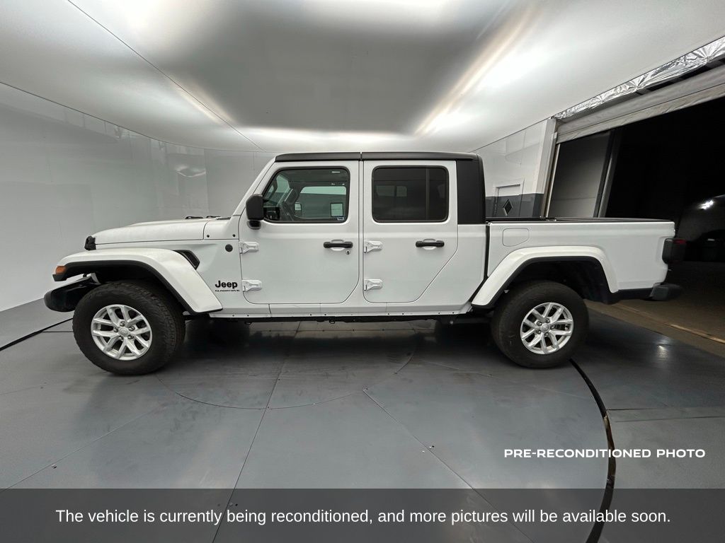 2023 Jeep Gladiator Sport photo 2