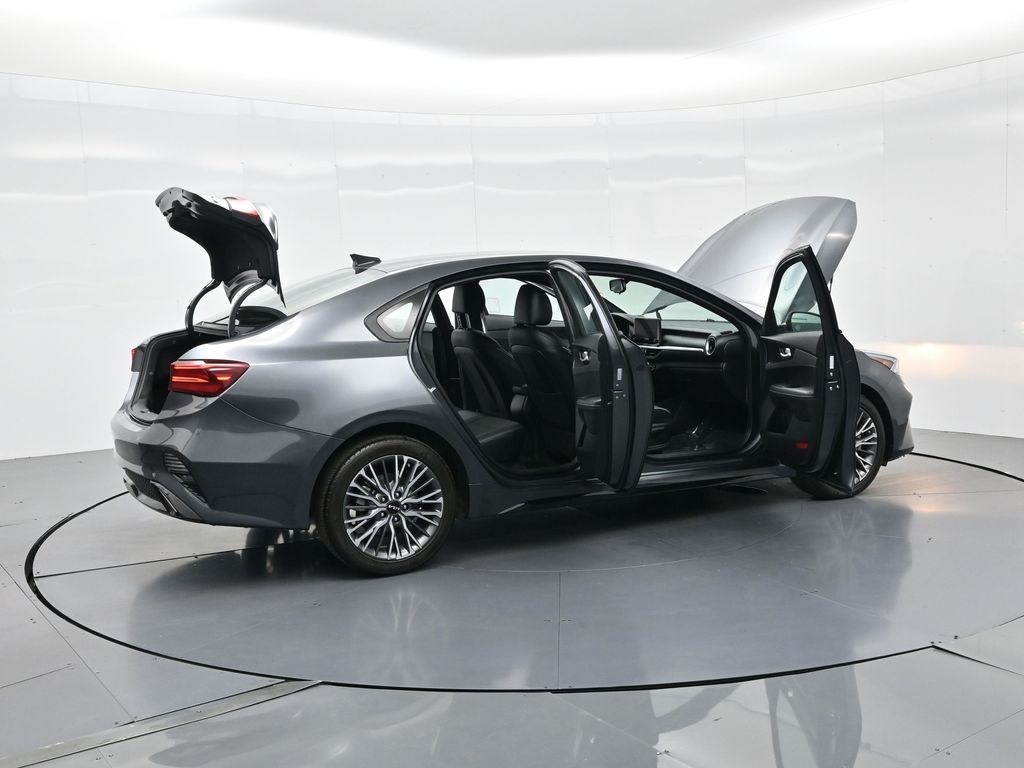 2024 Kia Forte GT-Line photo 4