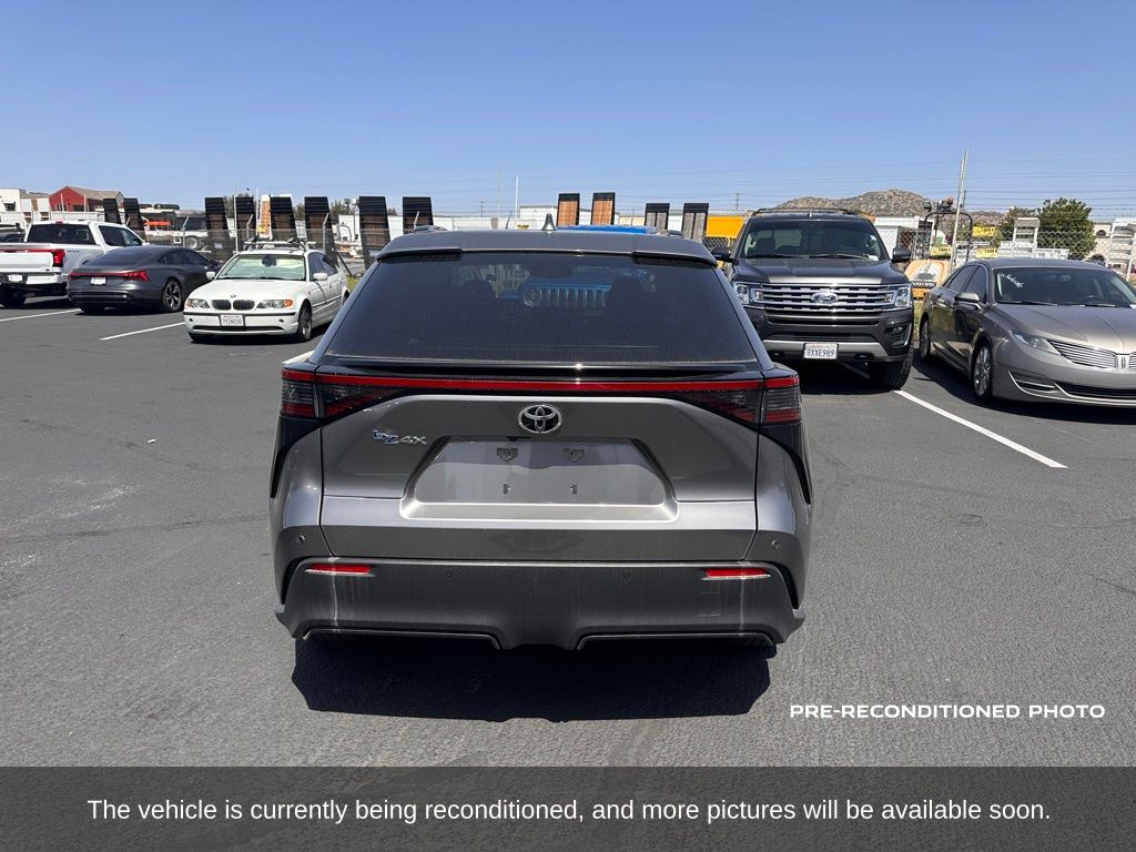 2023 Toyota bZ4X XLE photo 4