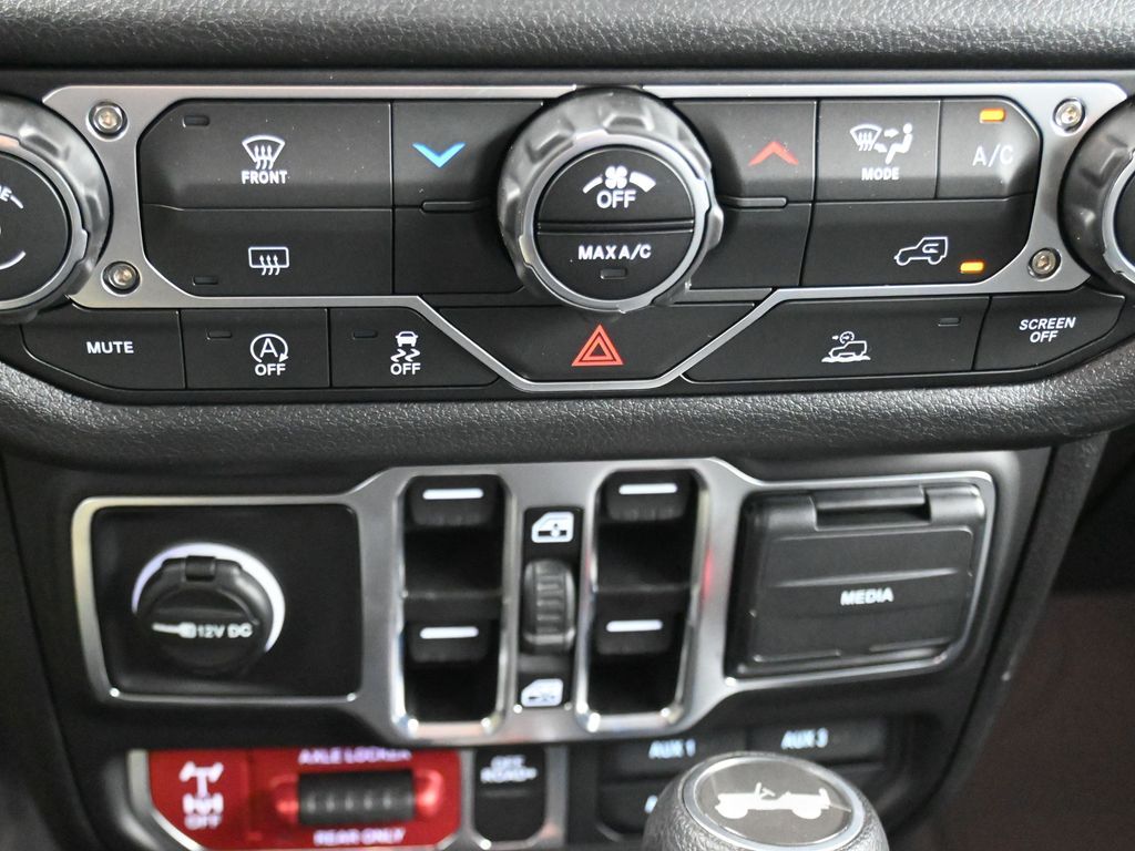 2025 Jeep Wrangler 4-Door Willys - Photo 25