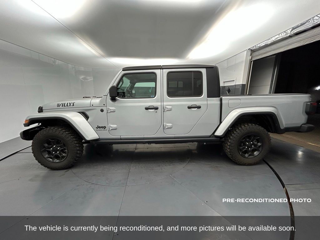 2023 Jeep Gladiator Sport photo 2
