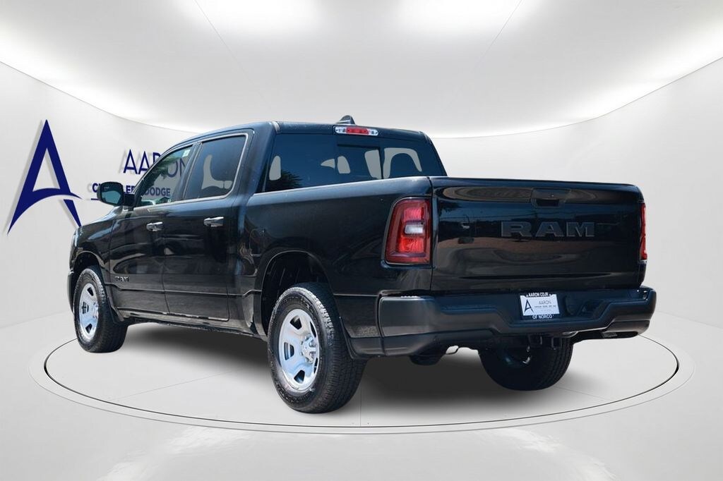 New 2026 Ram 1500 EXPRESS CREW CAB 4X4 5'7 BOX Pickup