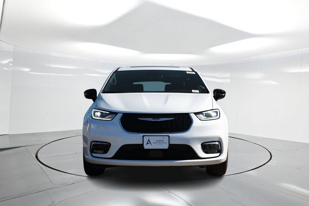 New 2026 Chrysler Pacifica Limited Passenger Van