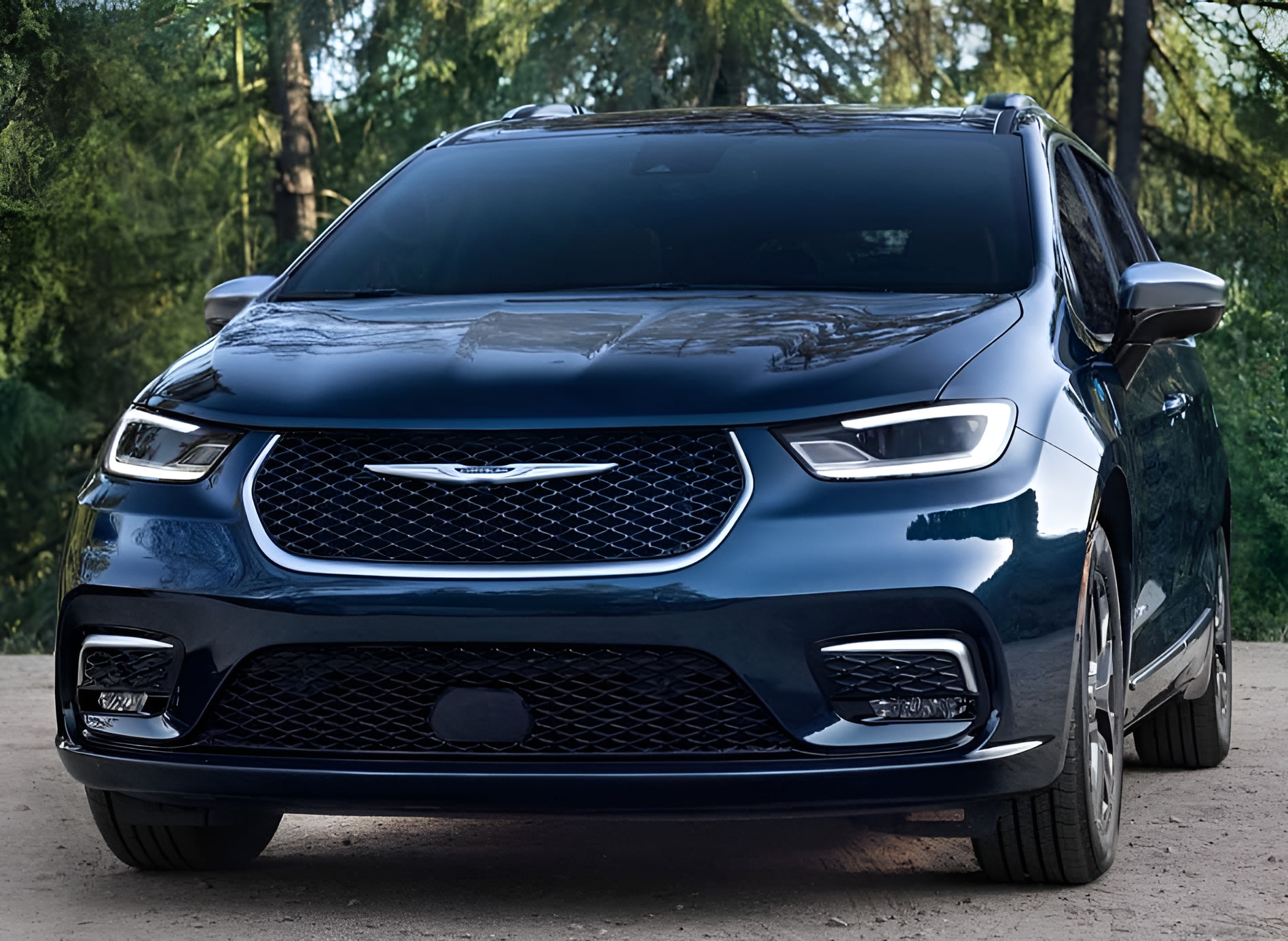 2023-chrysler-hybrid-gallery-1-exterior.jpg.image.1440 (1).png