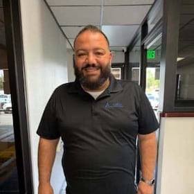 Staff member Mo Ali from ID_4f88ec