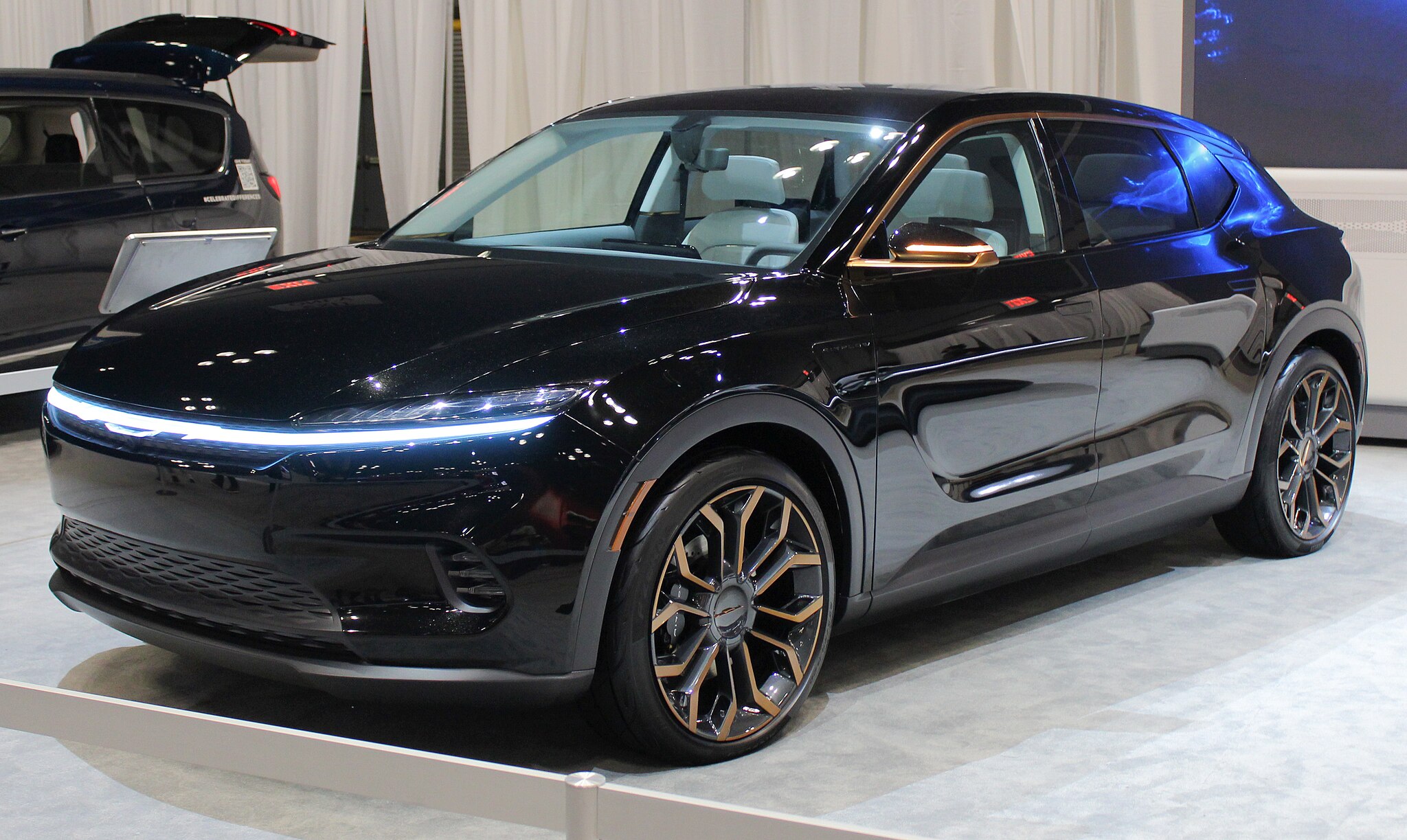 2048px-Chrysler_Airflow_Graphite_Concept%2C_front_NYIAS_2023.jpg
