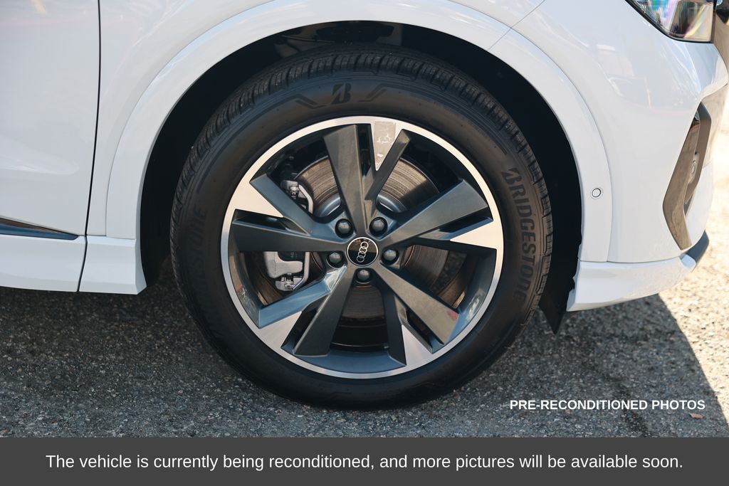 2024 Audi Q4 e-tron 55 Premium photo 3