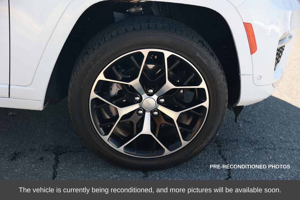 2022 Jeep Grand Cherokee 4xe Summit photo 3