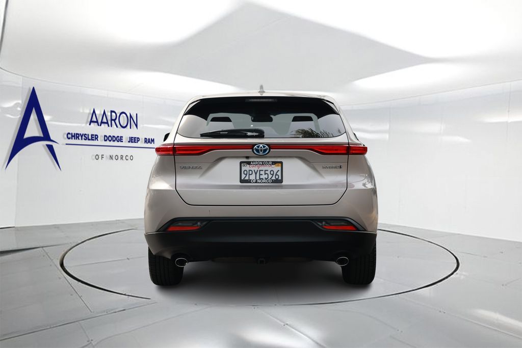 2021 Toyota Venza LE photo 2