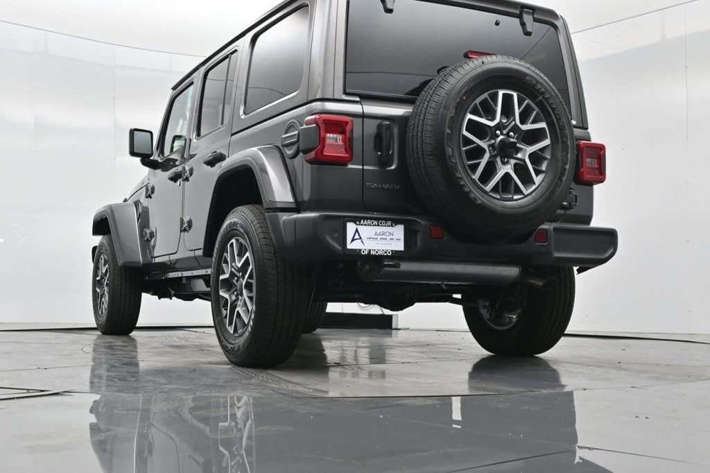 2025 Jeep Wrangler 4-Door Sahara - Photo 17