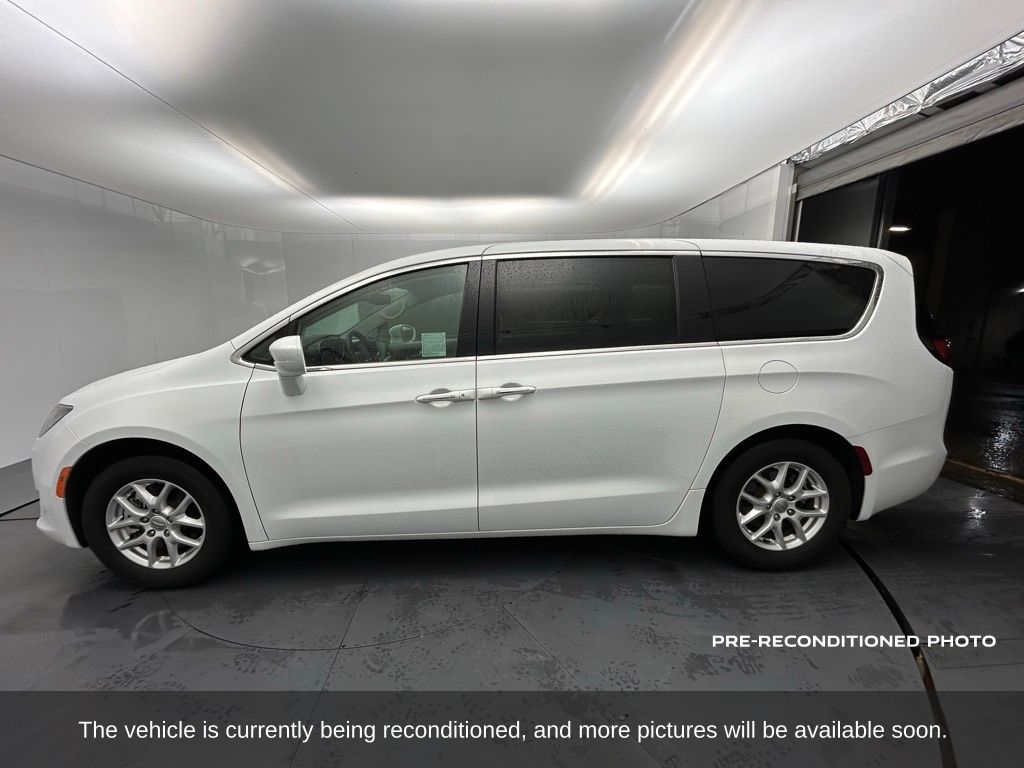 2020 Chrysler Pacifica Touring photo 2