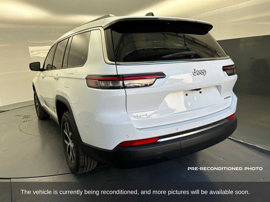 2024 Jeep Grand Cherokee Limited photo 3