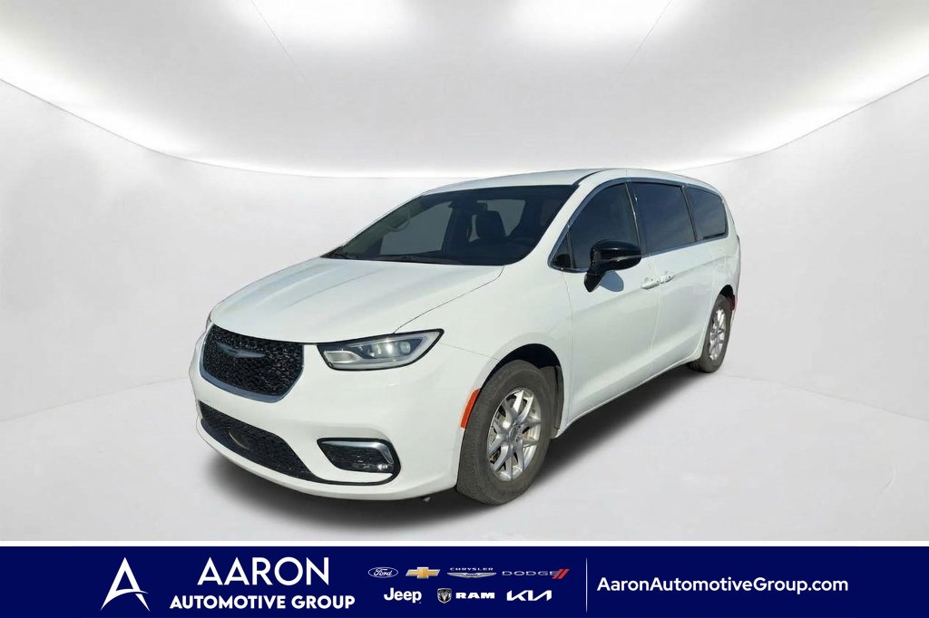 2024 Chrysler Pacifica Touring L — photo 1 of 1