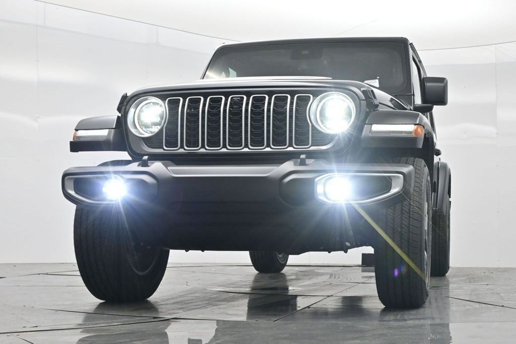 2025 Jeep Wrangler 4-Door Sahara - Photo 28