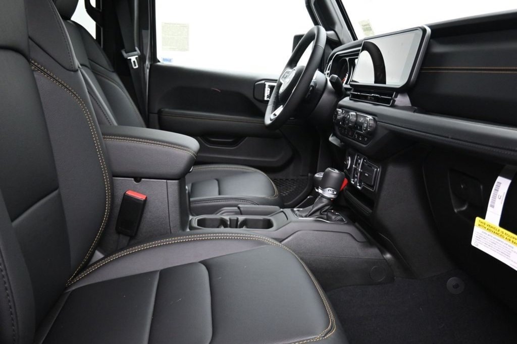 2025 Jeep Wrangler 4-Door Sahara - Photo 32