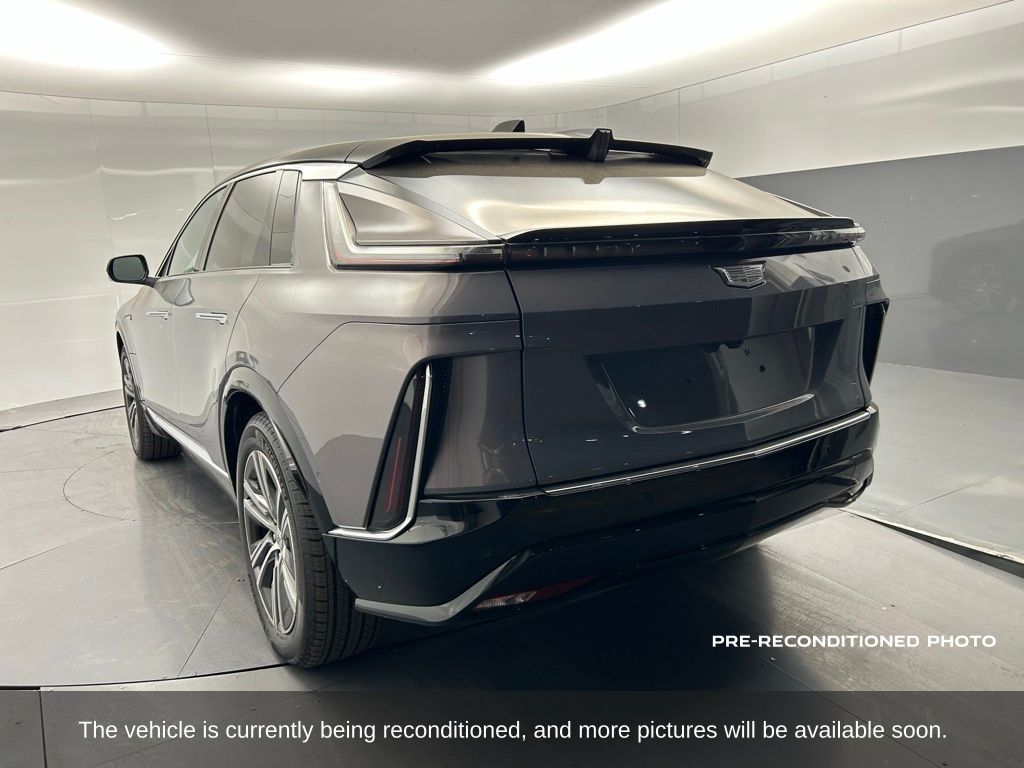 2025 Cadillac Lyriq Luxury photo 3