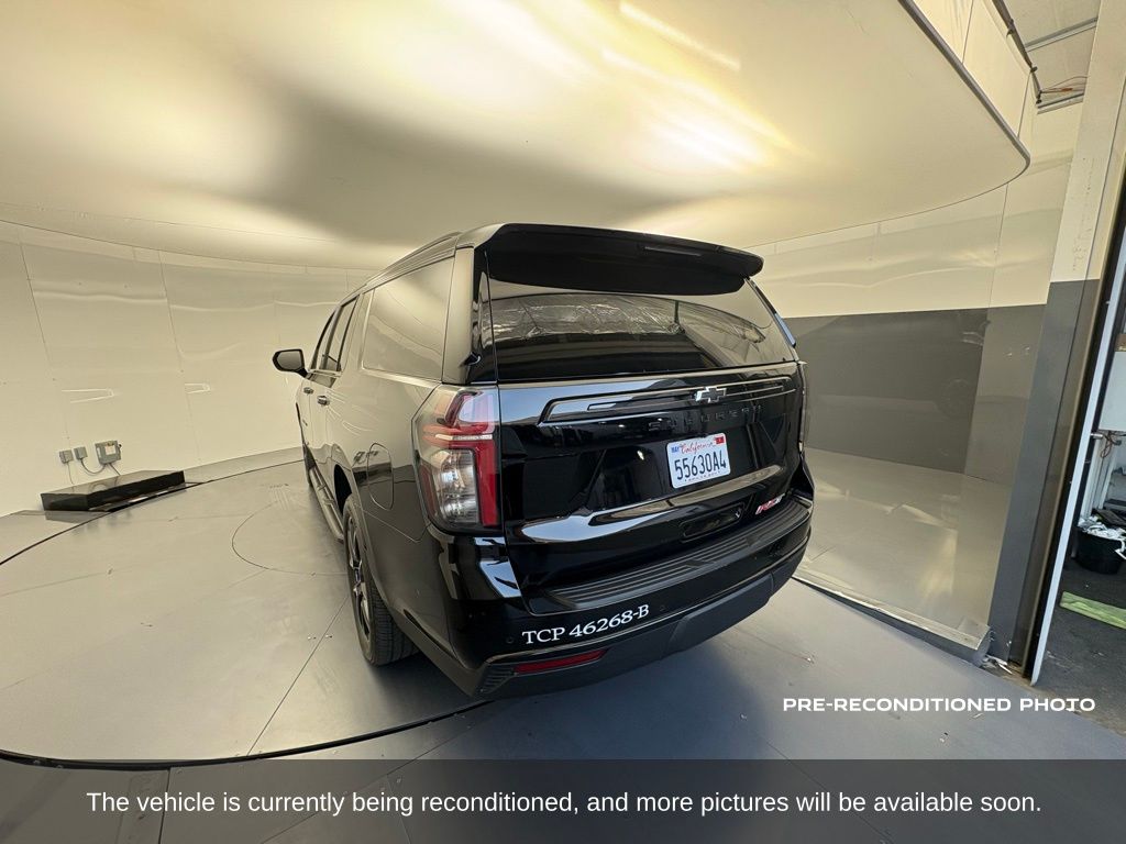 2023 Chevrolet Suburban RST photo 3