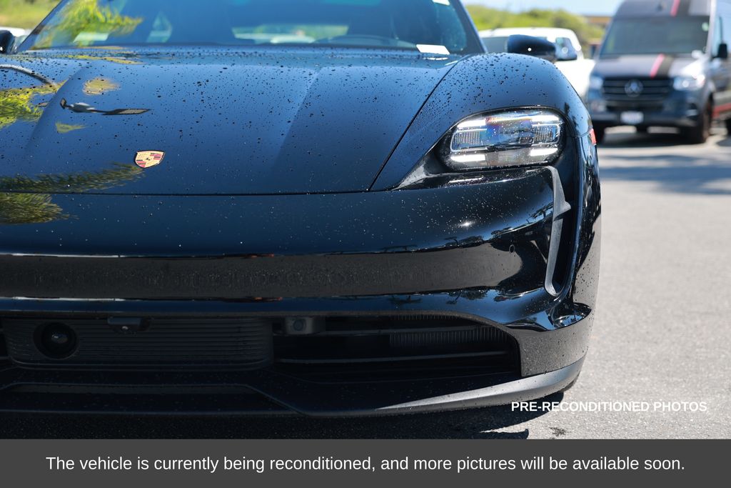 2023 Porsche Taycan photo 4