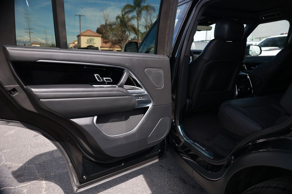 2025 Land Rover Range Rover SE - Photo 36