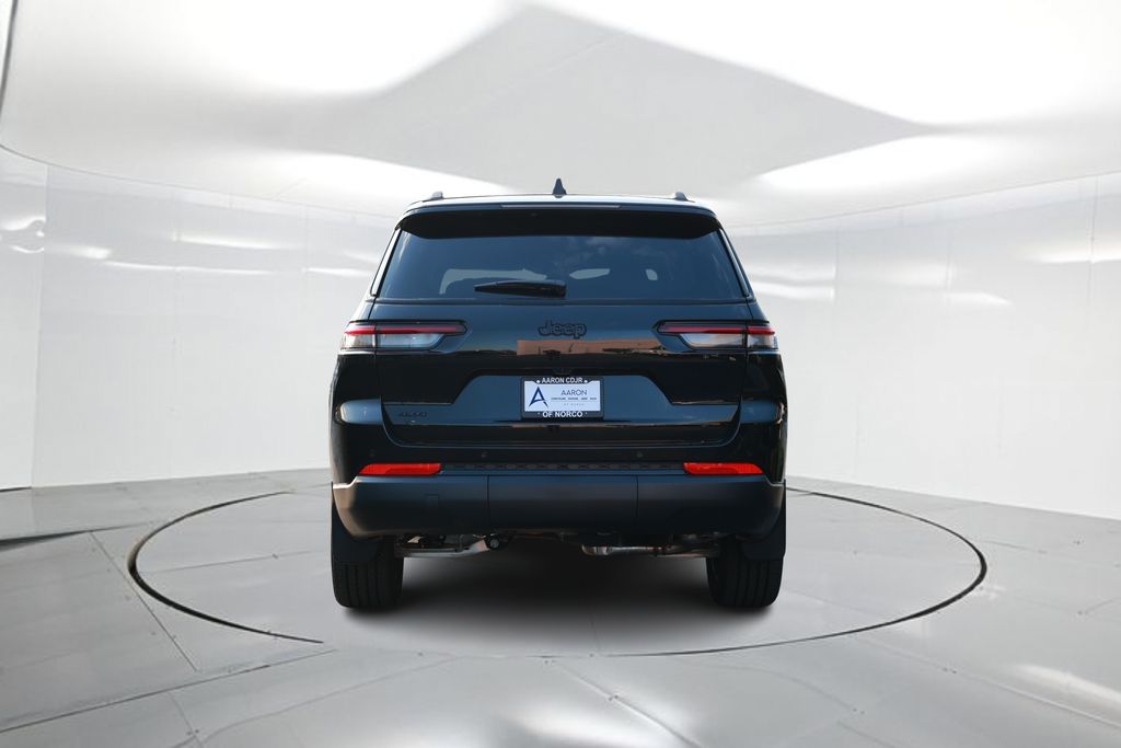 2025 Jeep Grand Cherokee Altitude photo 3