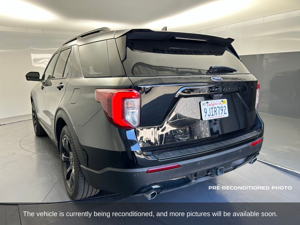 2023 Ford Explorer ST-Line photo 2