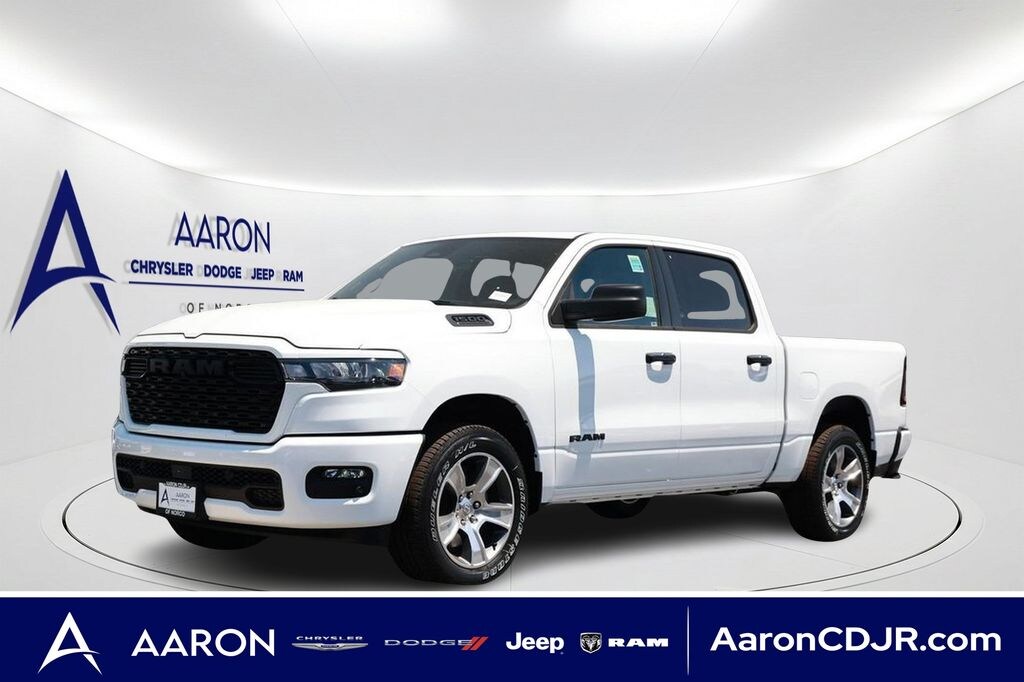 New 2026 Ram 1500 EXPRESS CREW CAB 4X4 5'7 BOX Pickup
