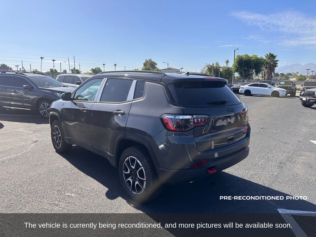 2024 Jeep Compass Trailhawk photo 3