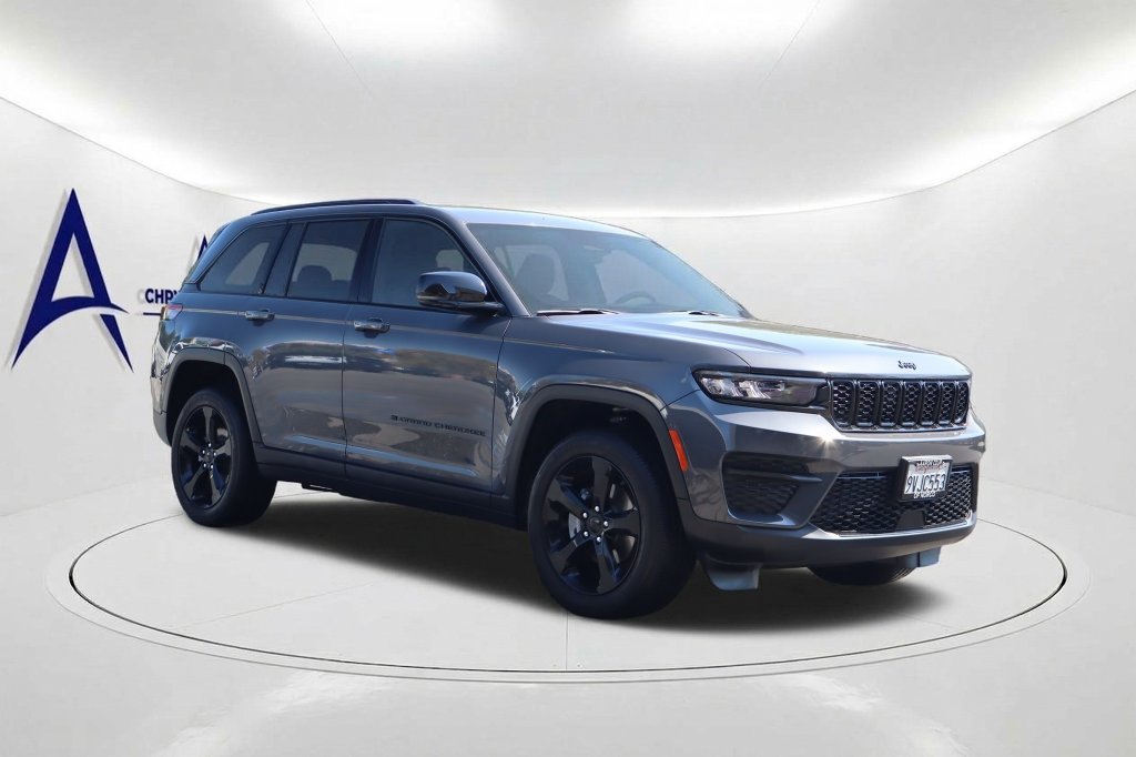 Used 2025 Jeep Grand Cherokee Laredo SUV