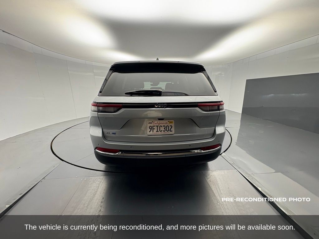 2023 Jeep Cherokee Base photo 4