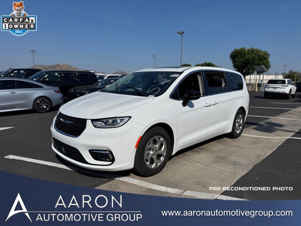2024 Chrysler Pacifica Limited's photo